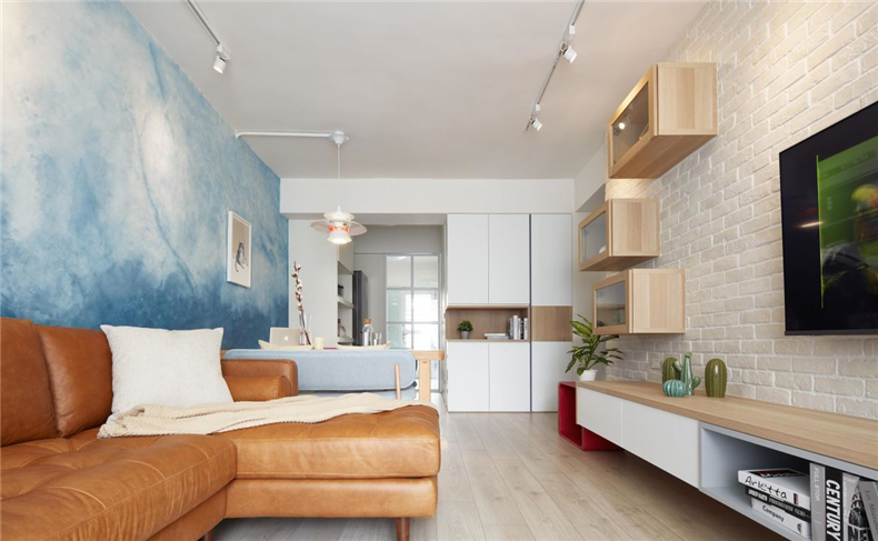 100平公寓房翻新案例丨夏日里的一抹清凉，给老房子新的活力